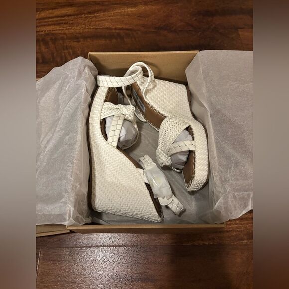 STEVE MADDEN Jylan Wedge Sandal in White *New In Box - Picture 9 of 10